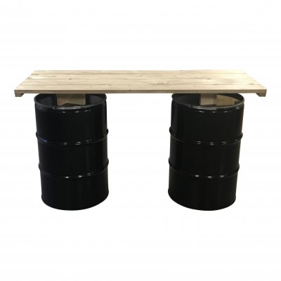 Uitgifte tafel op olievaten